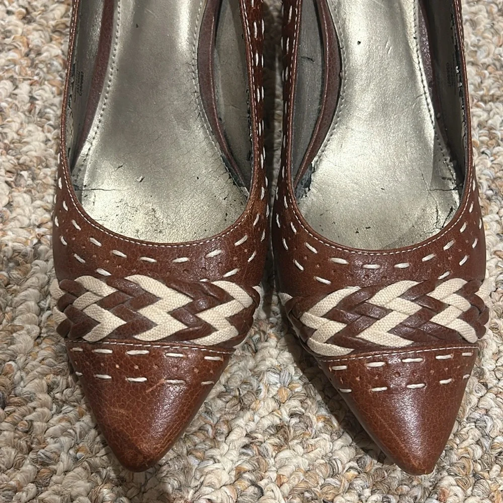 💥2/$10 Adrienne Vittadini Wooden heel braided pumps size 9
